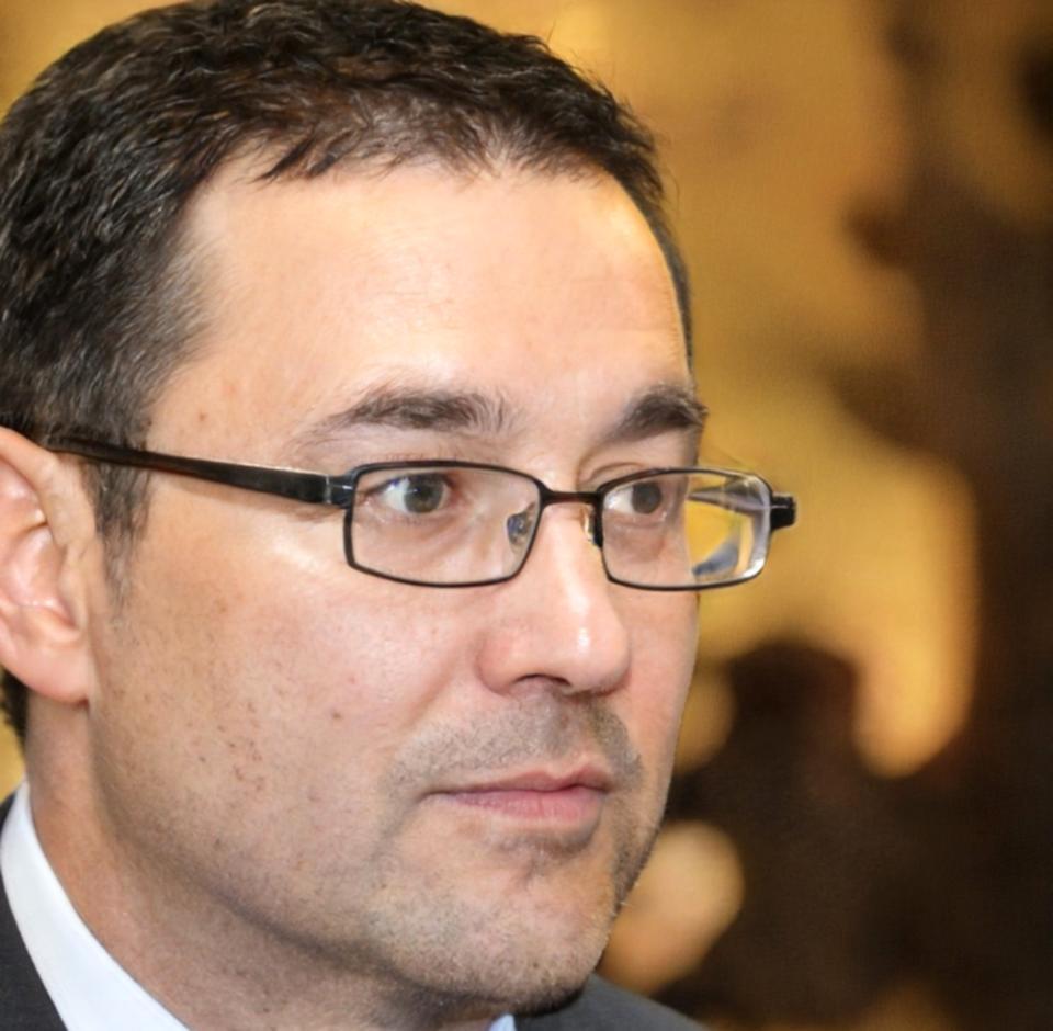 Преподаватель английского языка Олег Тулеуов